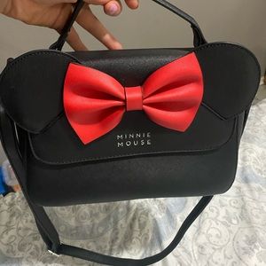 NWOT Loungefly Minnie Mouse purse. Never used. Missing tags
